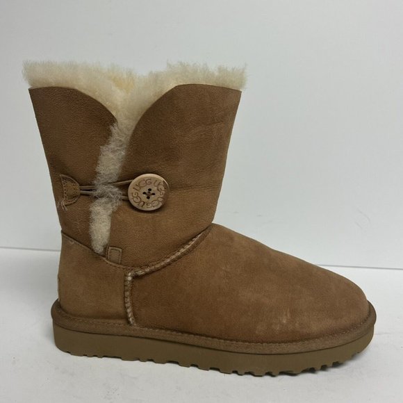UGG Women's Bailey Button II Boot Chestnut, Size 7 M
